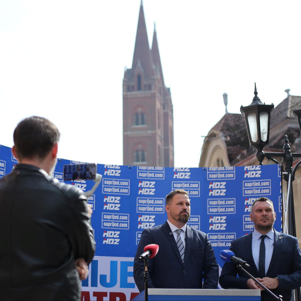 ADVENTSKA GROBNICA U ĐAKOVU: KRATKA POVIJEST JEDNOG NESTALOG DOGAĐAJA 1000126912